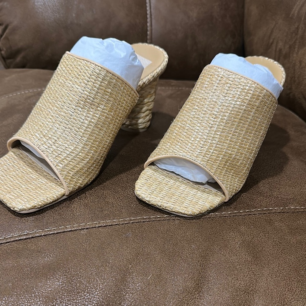 Dolce Vita Women's Woven Tan Mules size 9.